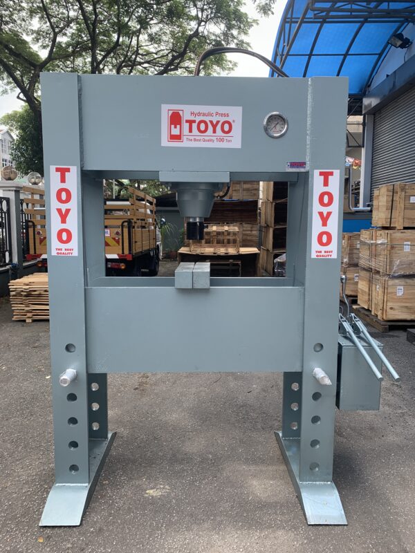 TOYO Manual Hydraulic Press 100 Ton TL-100